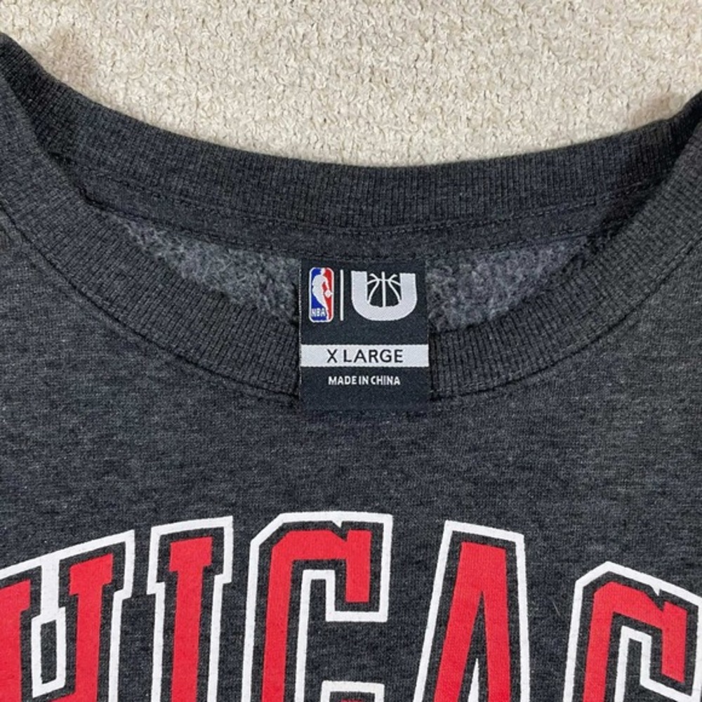NBA Chicago Bulls Sweatshirt XL Gray Crewneck Fleece Pullover‎ Basketball - Picture 3 of 8
